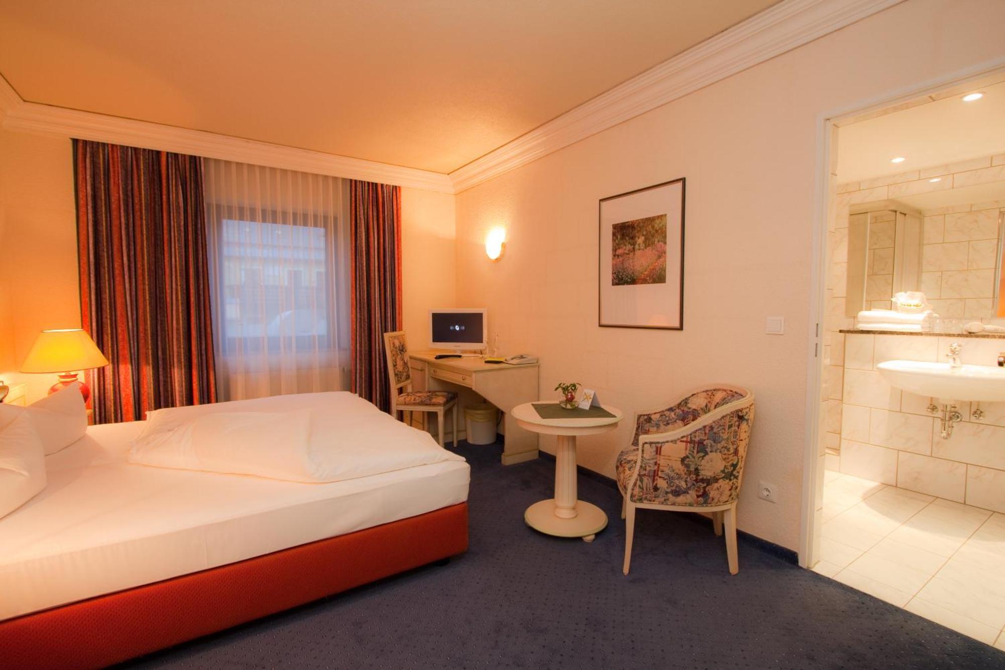 Hotel Weisses Ross Мариенберг Экстерьер фото