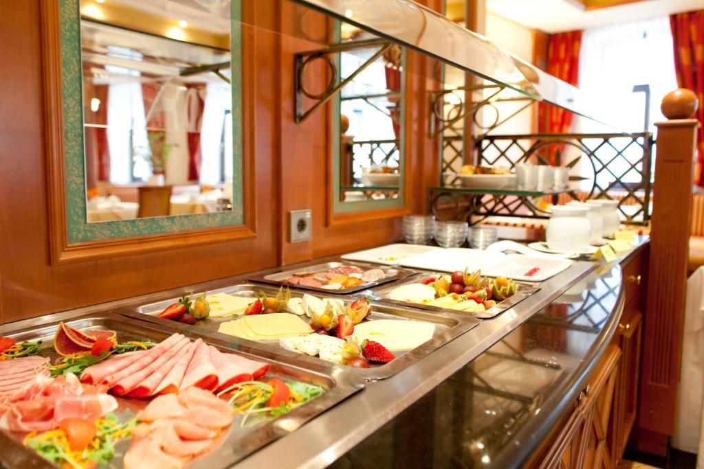 Hotel Weisses Ross Мариенберг Экстерьер фото