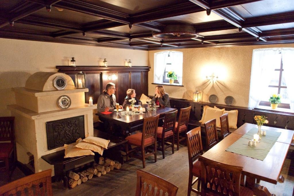 Hotel Weisses Ross Мариенберг Экстерьер фото